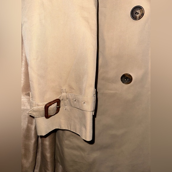 ❌SOLD❌ Burberry Trench Coat - Picture 10 of 16